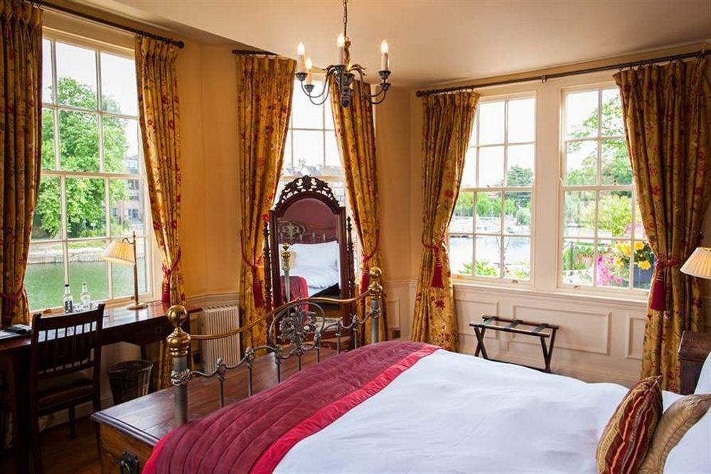 The Swan Hotel Staines-upon-Thames Bagian luar foto