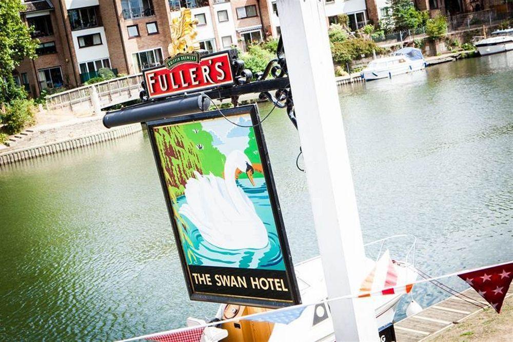 The Swan Hotel Staines-upon-Thames Bagian luar foto