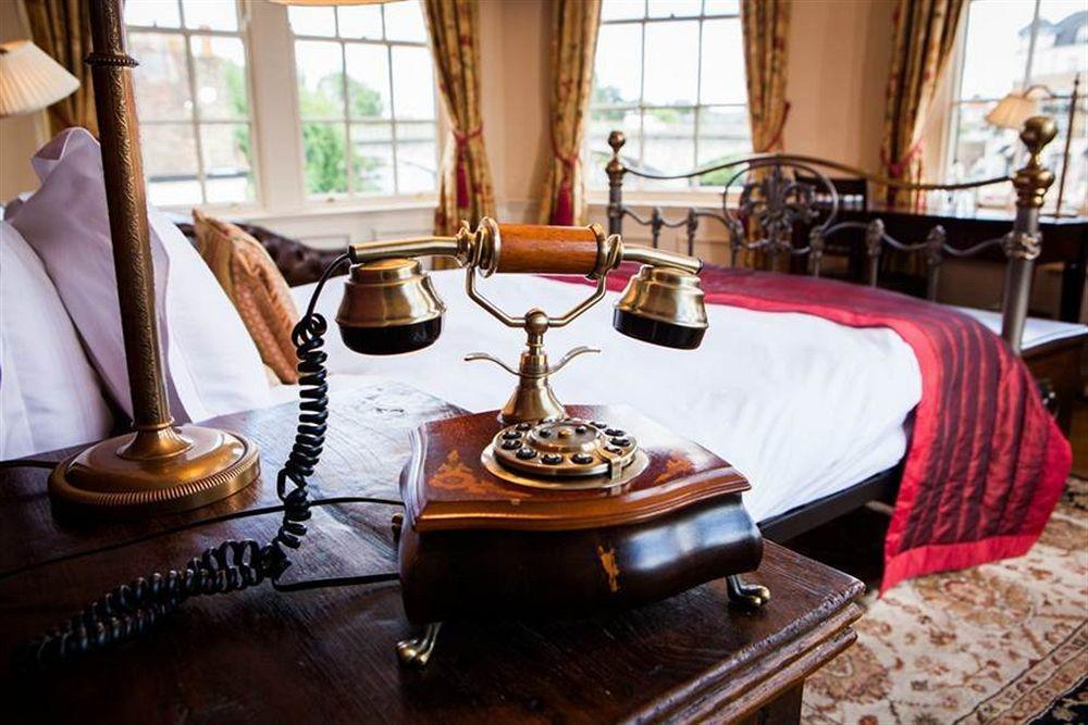 The Swan Hotel Staines-upon-Thames Bagian luar foto