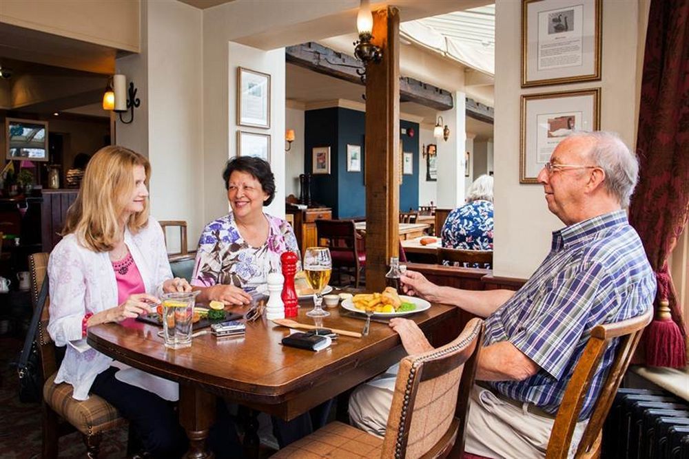 The Swan Hotel Staines-upon-Thames Bagian luar foto