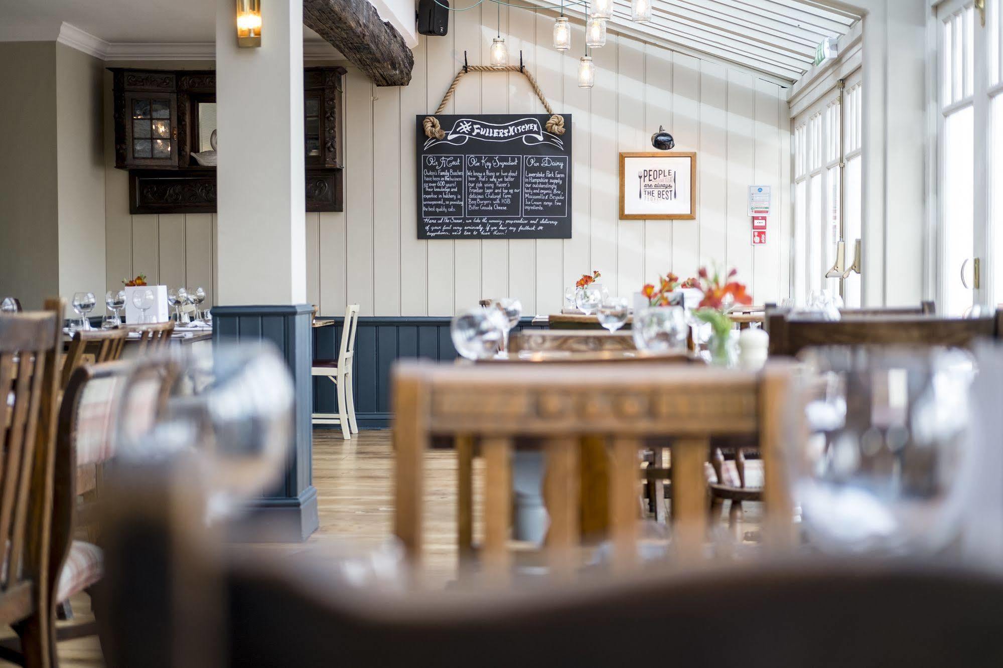 The Swan Hotel Staines-upon-Thames Bagian luar foto