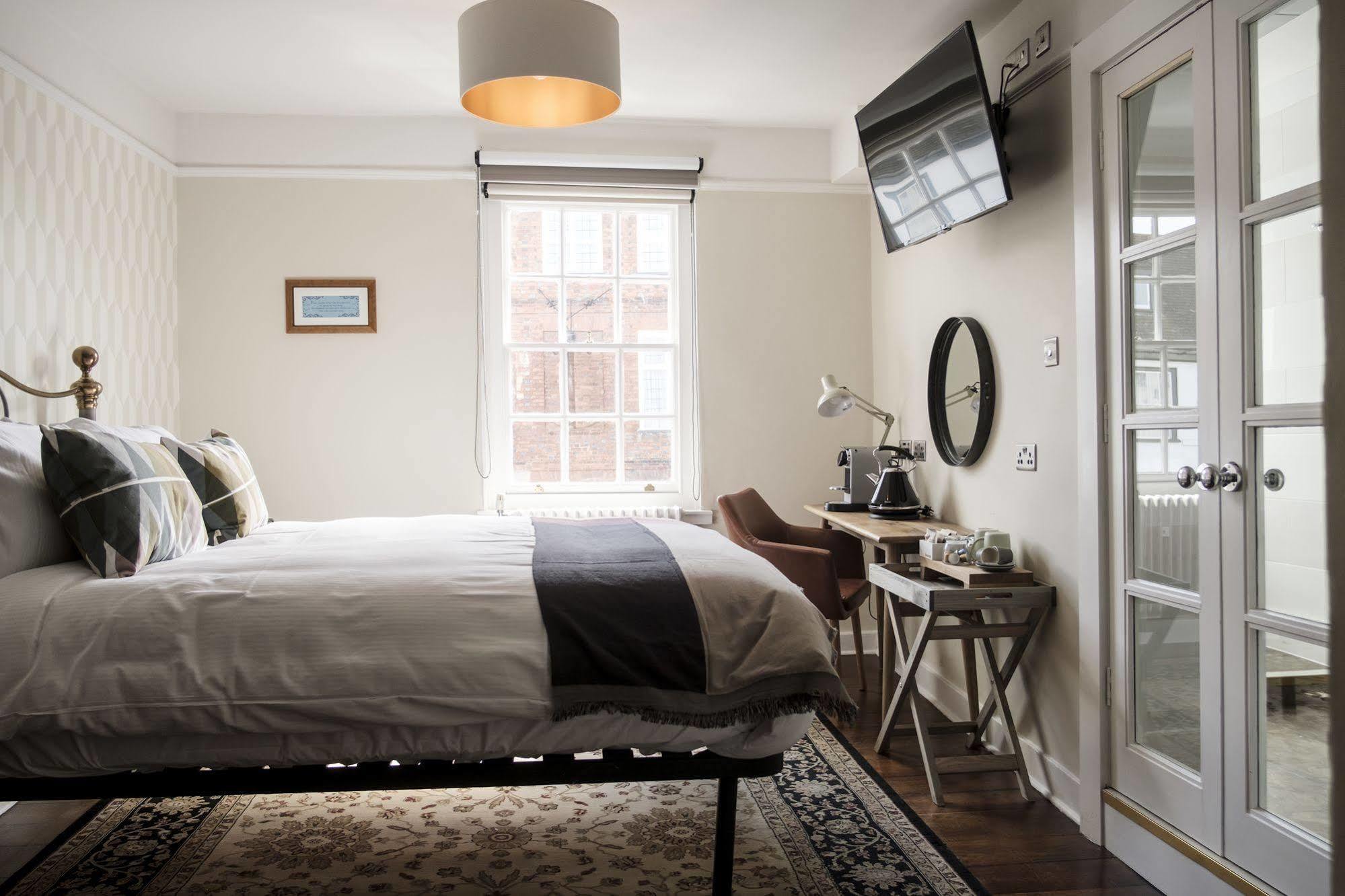 The Swan Hotel Staines-upon-Thames Bagian luar foto